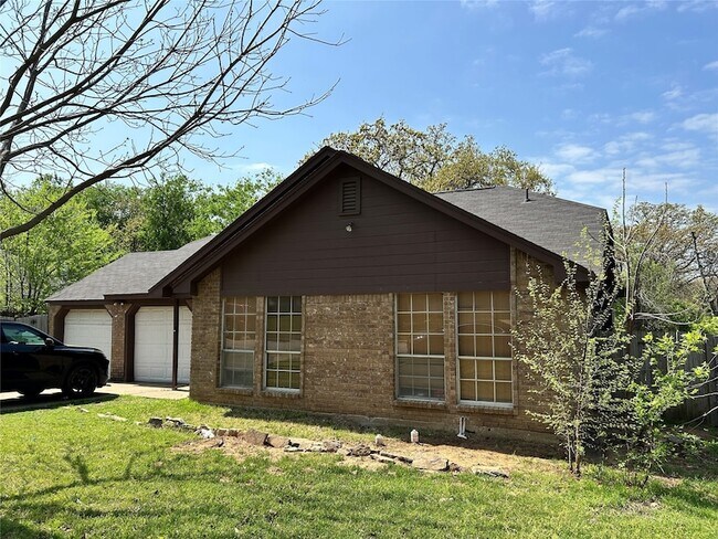 Building Photo - 5418 Lansingford Trail