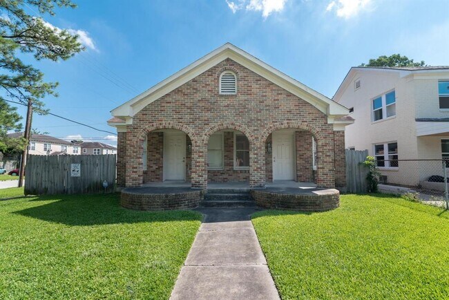 Building Photo - 2718 Isabella St