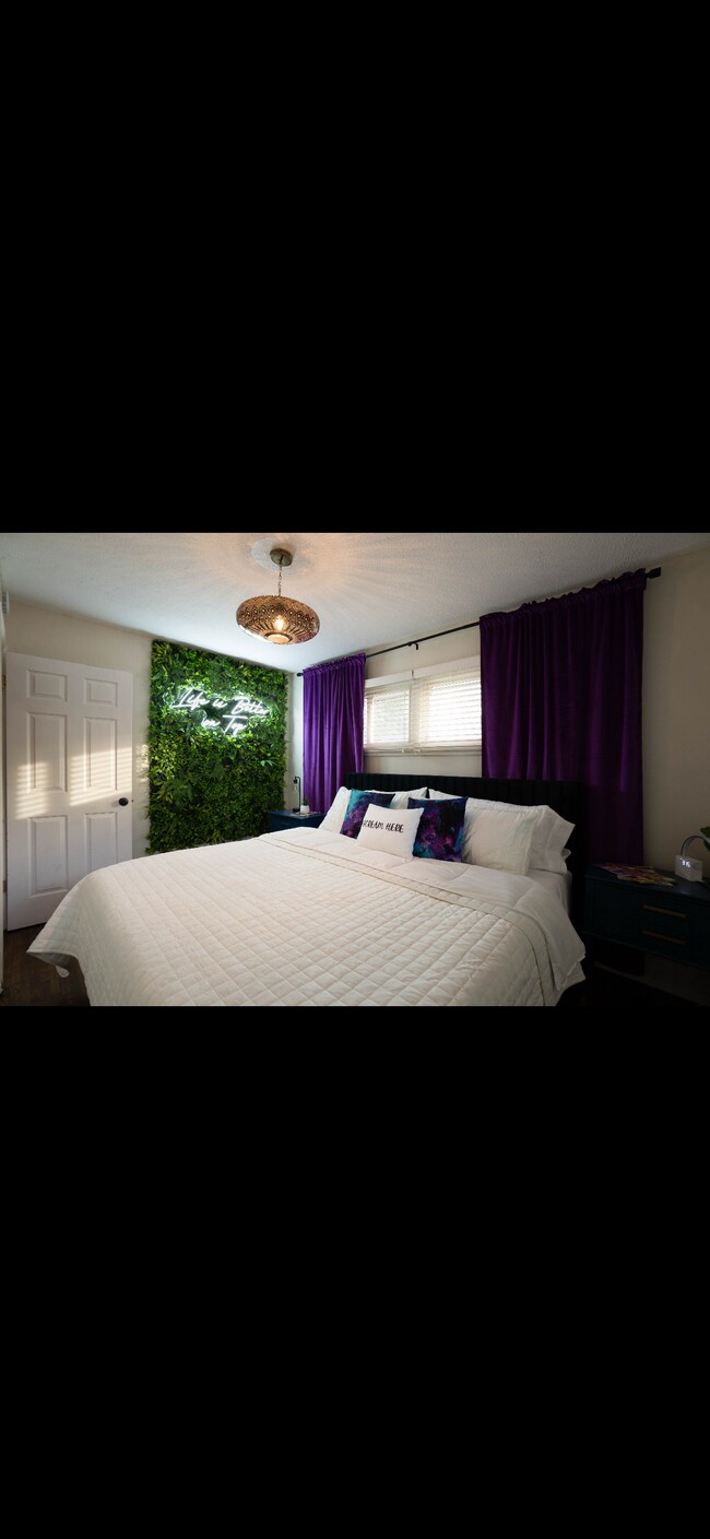 Foto del edificio - 6110 Ash Ave