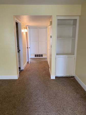 Halll way with Laundry area - 39259 Walnut Ter