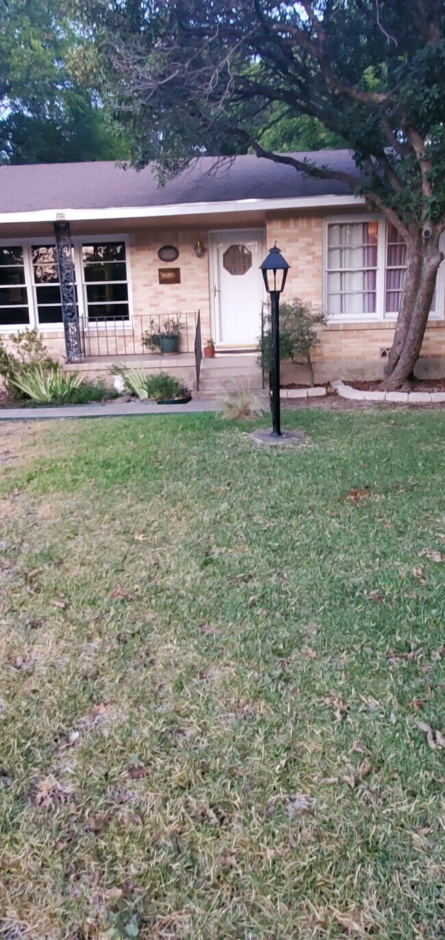 Building Photo - 2113 Curtis Dr