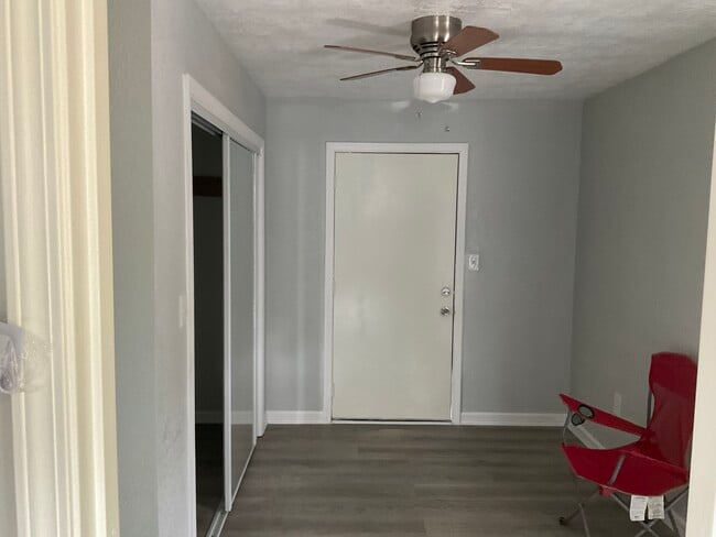 Building Photo - 13325 Elaine Rd