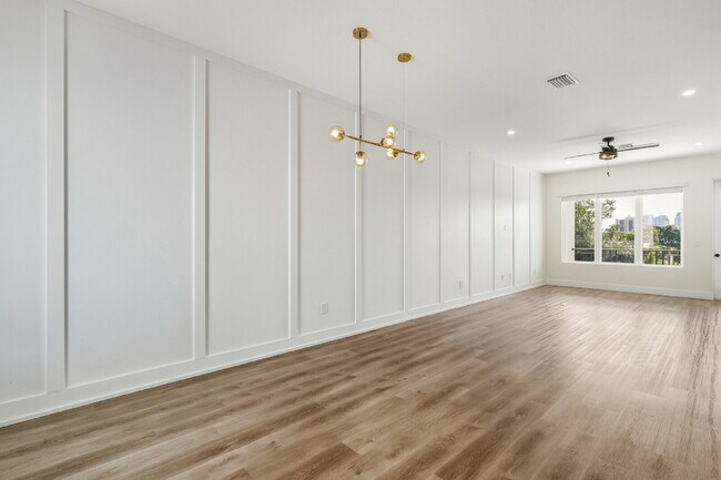 Foto del edificio - 3 Bedroom, 3.5 Bath Townhouse Minutes From Downtown!!!
