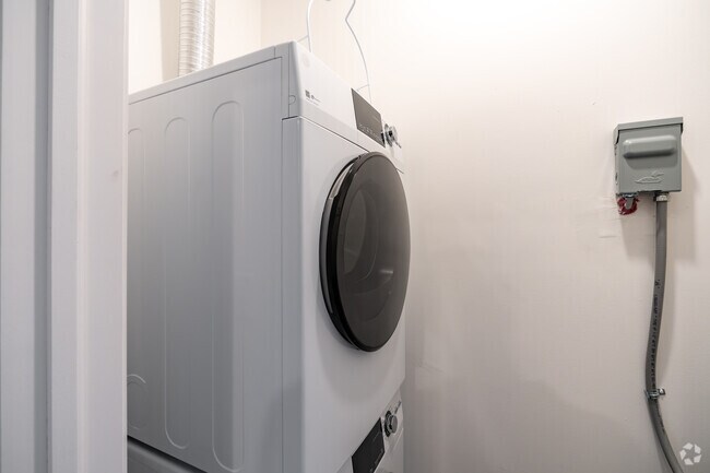 1 habitación, 1 baño, 600 pies cuadrados, lavandería en la unidad - The Alexandrine