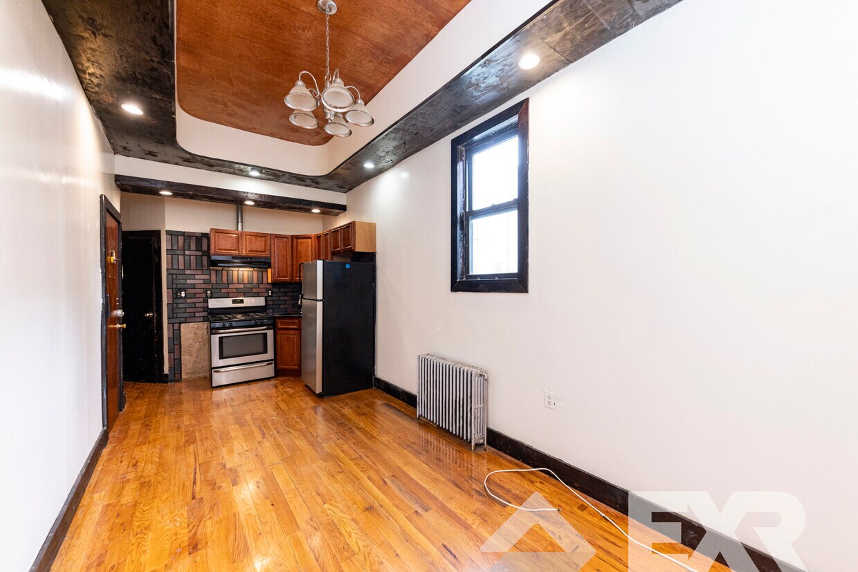 Primary Photo - 279 Menahan St