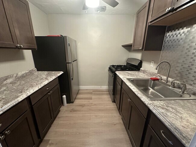 Foto del edificio - 329 Elmwood Ave