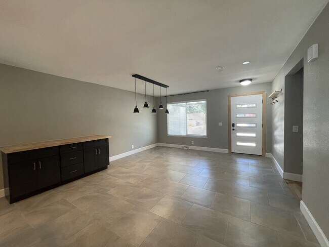 Foto del edificio - 7604 Sierra Azul Ave NE