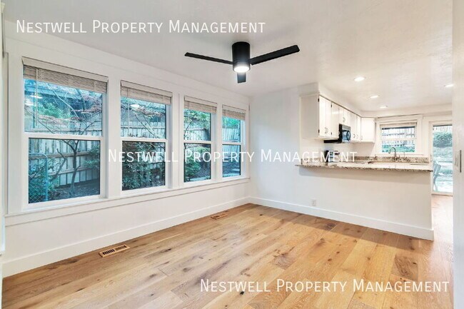 Building Photo - 3656 E Summerhill Dr