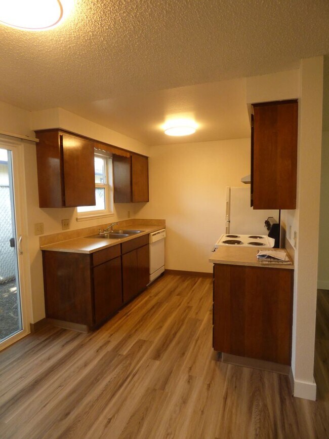 Foto del edificio - 1160-1180 18th St SE Salem, OR 97302