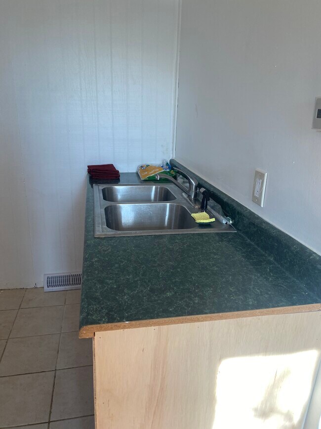 Kitchen - 658 Jefferson St
