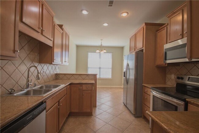 Building Photo - 3203 SW Camden Dr