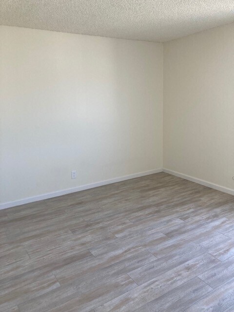 Foto del edificio - 923 Tamarack Ln