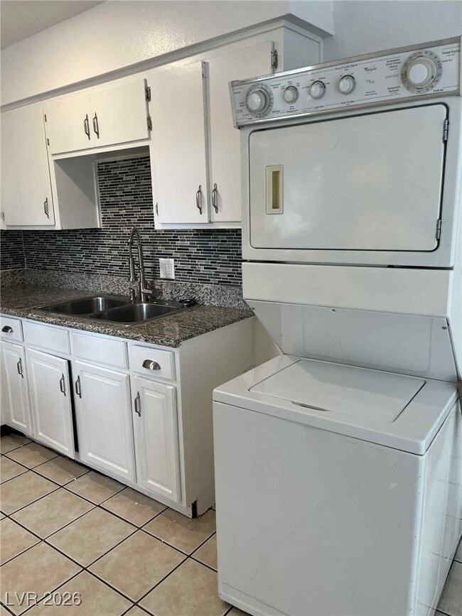 Building Photo - 3371 Brussels St