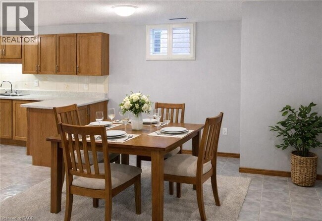 Building Photo - 227 Templemead Dr