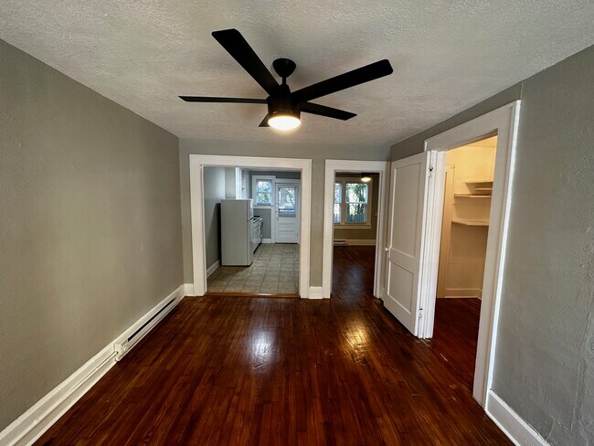 Foto del edificio - 1206 Oak St NE