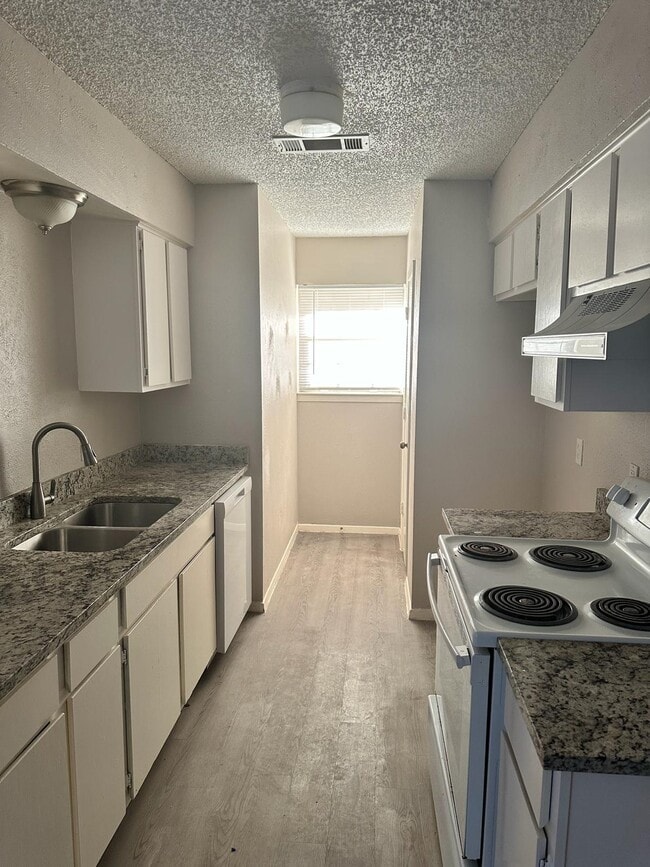 Building Photo - 1211 Neptune Dr