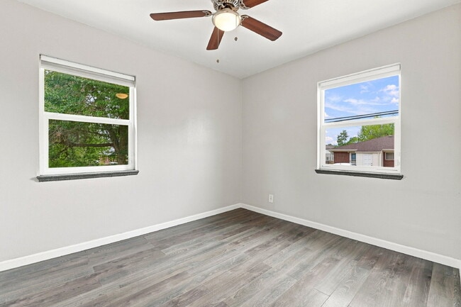 Building Photo - $1,890.95, 2 Beds - 2 Bath, Duplex in Denver with Washer and Dryer!