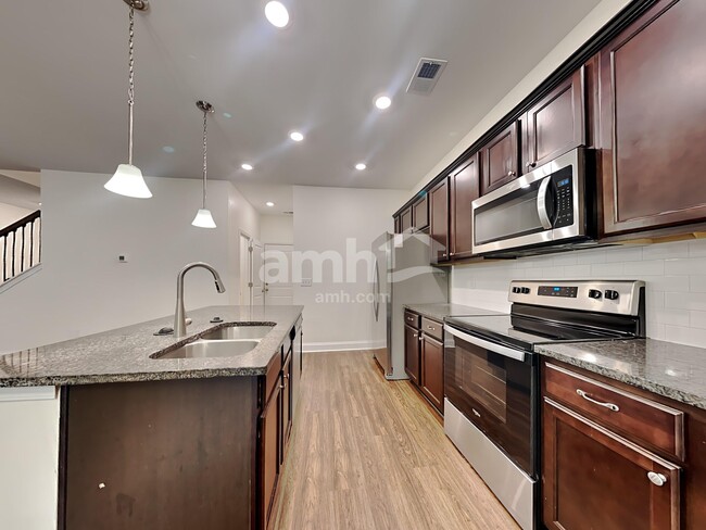 Foto del edificio - 121 Sweet Gum Dr