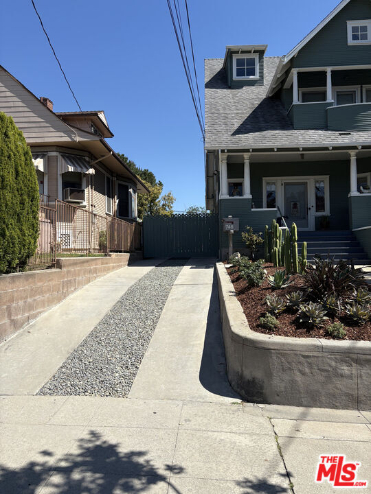 Building Photo - 748 E Kensington Rd