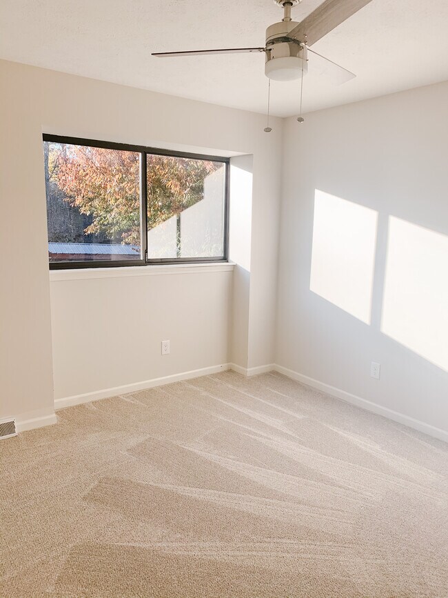 6711 Boca Vista Dr NE 202, Rockford, MI 49341 Apartments in Rockford