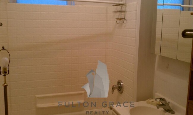 Foto del edificio - 5943 N Magnolia Ave