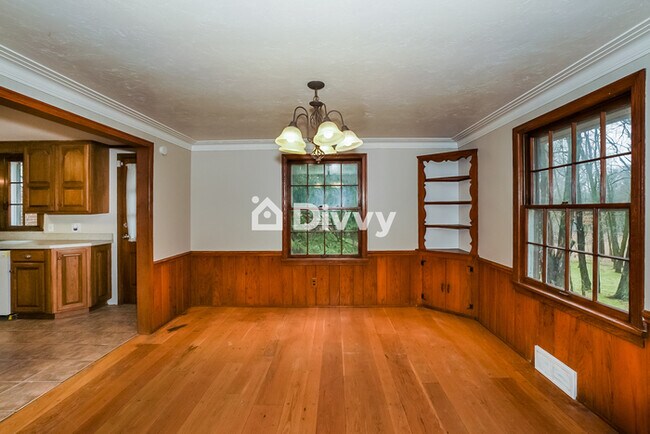 Building Photo - 49 Pinecrest Dr, Bedford, OH 44146