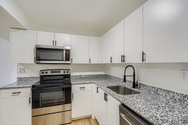 Building Photo - Brisa Apartment Homes