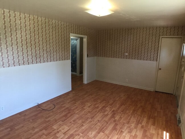 Building Photo - Christiansburg, 2 BR/ 1 BA, Available for ...
