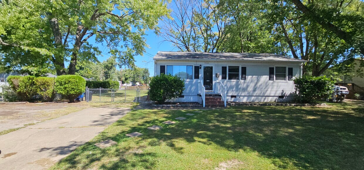 Foto principal - 7304 Roanoke Ave