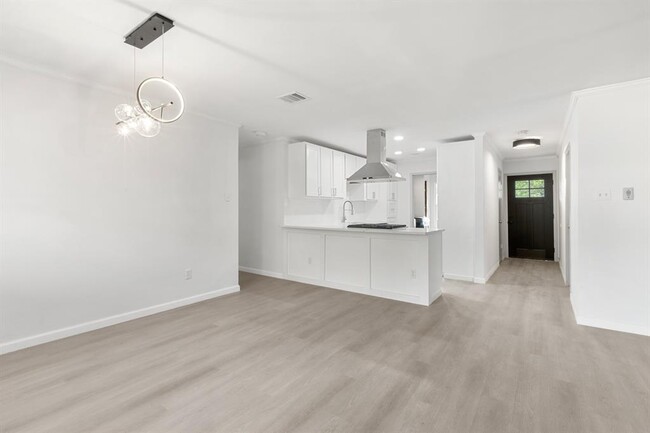 Building Photo - 7707 Whitsun Dr