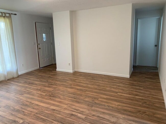 Building Photo - 2115