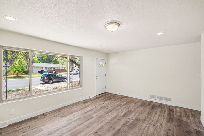 Foto del edificio - Students Welcome!! Updated 6 Bedroom, close to campus!! Flexible Move In Date (May, June, July or...