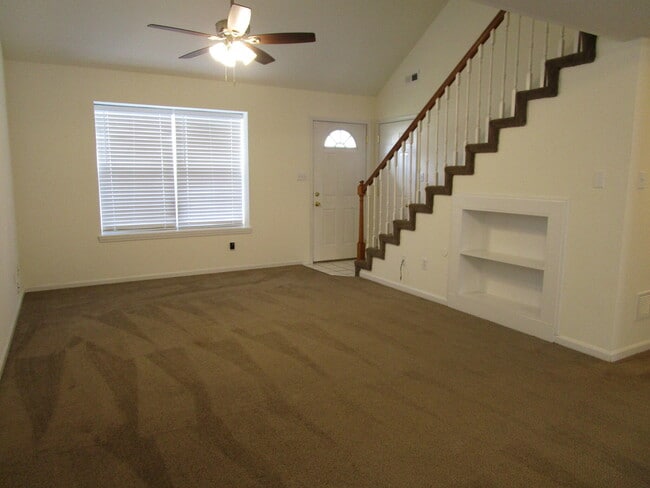 Foto del edificio - 5013 Roscoe Rdg