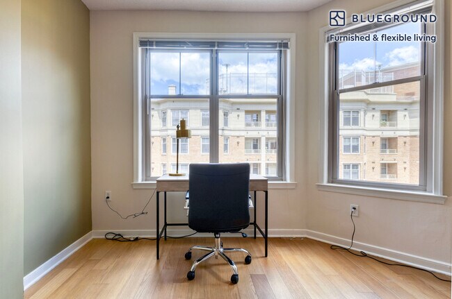 Foto del edificio - 2400 M St NW