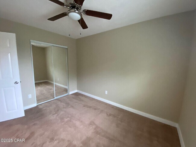 Foto del edificio - 6413 Winona St