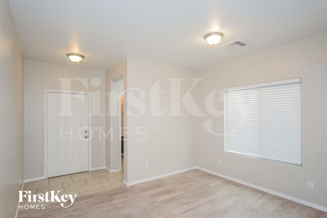 Foto del edificio - 6710 Crystal Run Ln