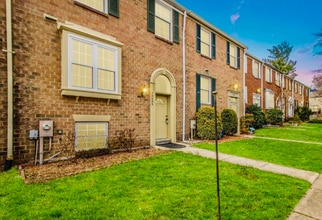 Building Photo - 10690 High Beam Ct
