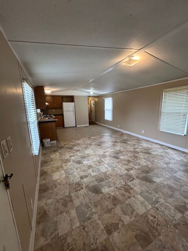 Foto del edificio - 3-bedroom, 2-bath mobile home