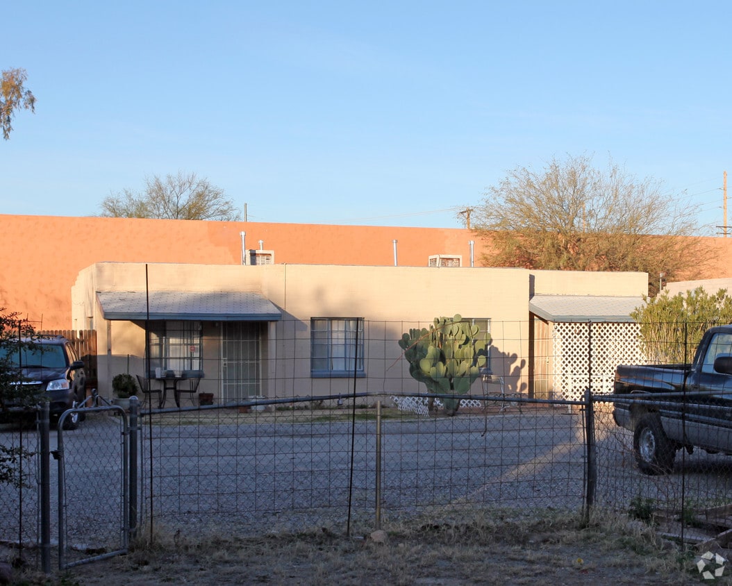 Primary Photo - 3212 E Fort Lowell Rd