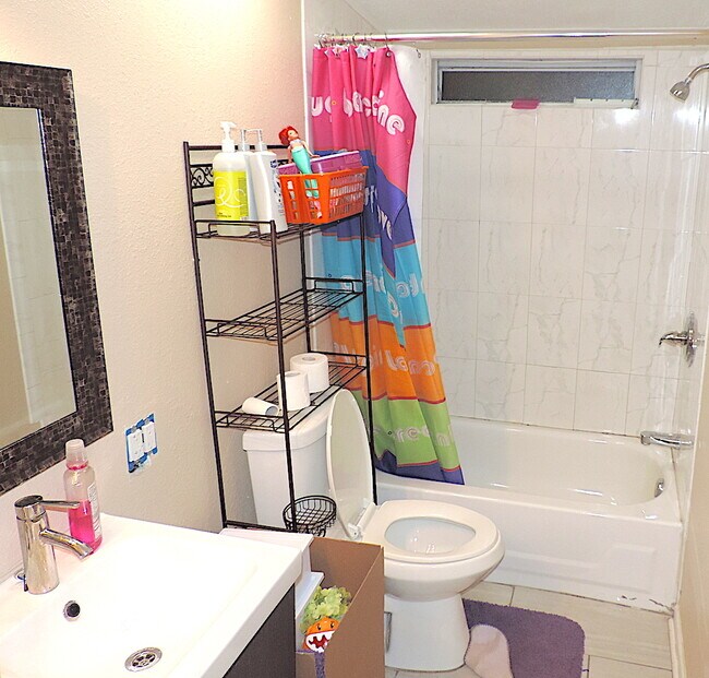 Foto del edificio - 6737 Angus Valley Dr