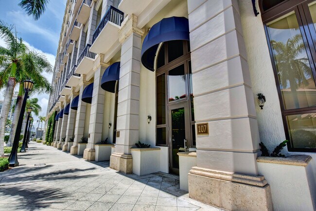 Building Photo - 801 S Olive Ave