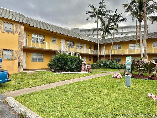 Foto del edificio - 240 Croton Ave