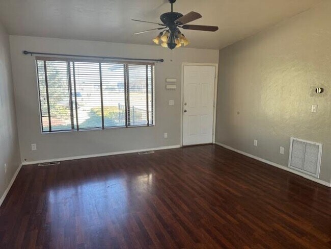 Foto del edificio - Cute 3 Bedroom 2 Bath 2 Car Garage Home in "Prescott Valley"