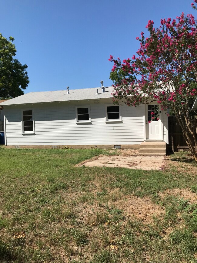 Foto del edificio - 4602 Leslie Ave