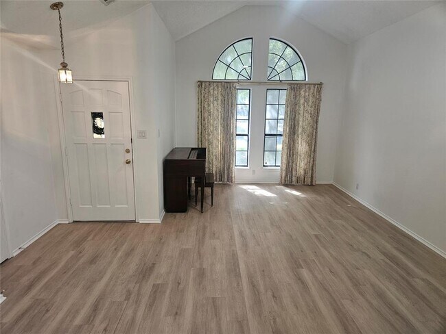 Foto del edificio - 11008 Claywood Dr