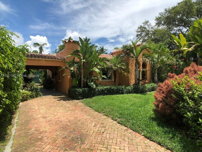 Foto del edificio - 725 Navarre Ave