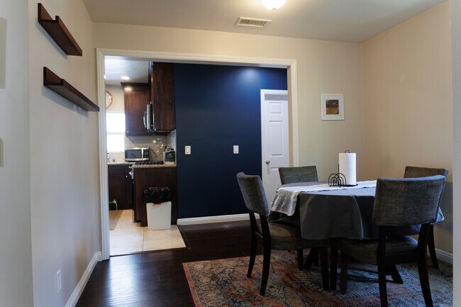 Foto del edificio - 3856 Valleybrink Rd