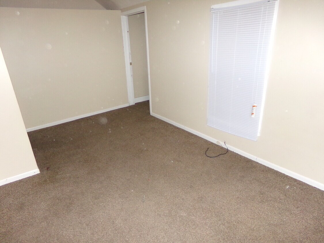 Building Photo - BCR Nice 1 BR All Utilities Paid