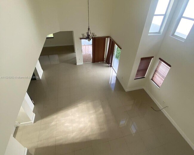 Building Photo - $3,900 14154 SW 151st Ave