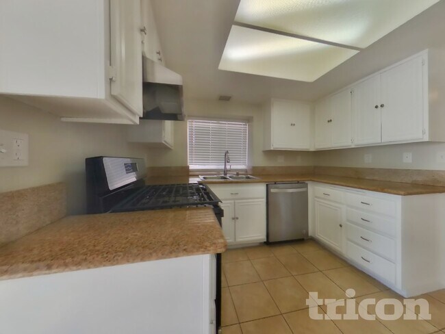 Building Photo - 1480 Medallion Ct